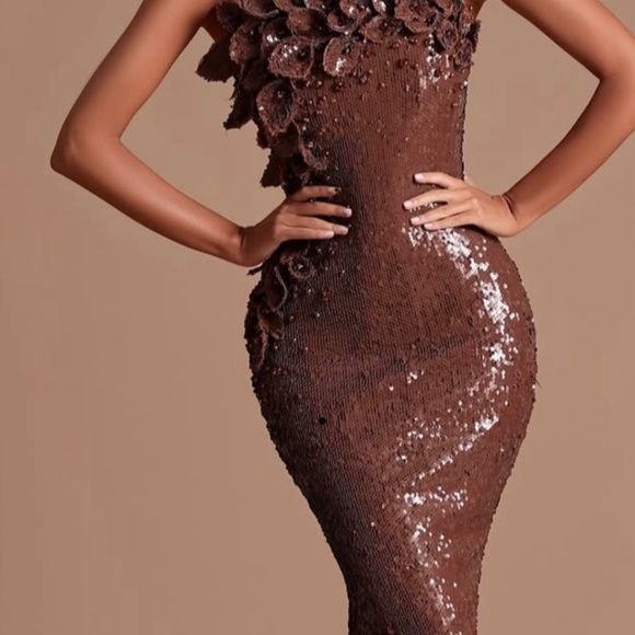 Dress - Picture 1 of 4